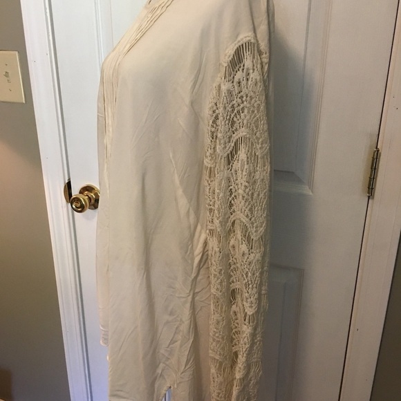 Cato women’s top size 26/28. Cool and lightweight. Beautiful crocheted sleeves. - Picture 5 of 12